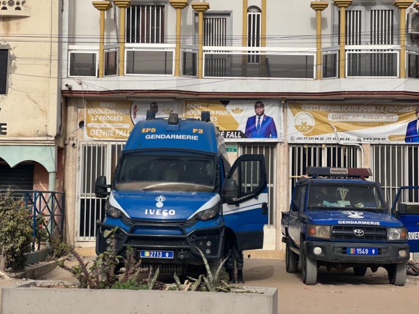 La gendarmerie empêche une conférence de presse de la coalition Yewwi Askan Wi La gendarmerie empêche une conférence de presse de la coalition Yewwi Askan Wi