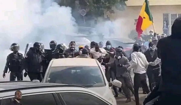 Le président Macky Sall met le feu au Sénégal (Collectif Afrique-France)