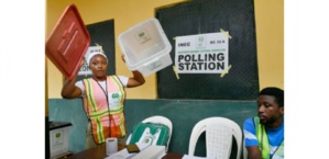 Nigeria: dépouillement d'élections locales, après une présidentielle contestée Nigeria: dépouillement d'élections locales, après une présidentielle contestée