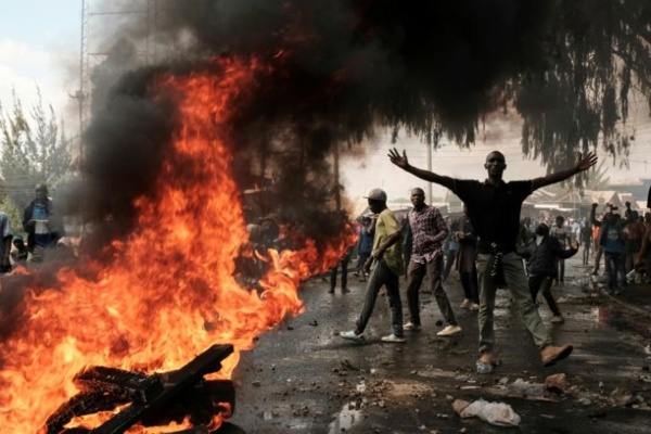 Au Kenya, des opposants victimes des gaz lacrymogènes mais déterminés à poursuivre les manifestations