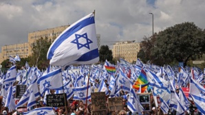En Israël, Netanyahou annonce une « pause » face aux manifestations contre sa réforme judiciaire
