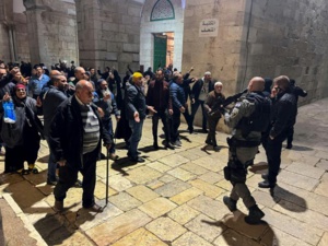 Israël critiqué après des violences dans la mosquée Al-Aqsa à Jérusalem