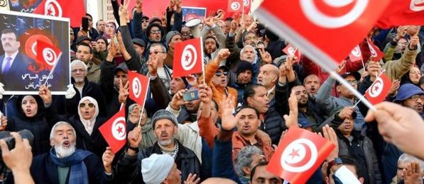 Tunisie - Des centaines d’opposants protestent contre le président Saied Tunisie - Des centaines d’opposants protestent contre le président Saied