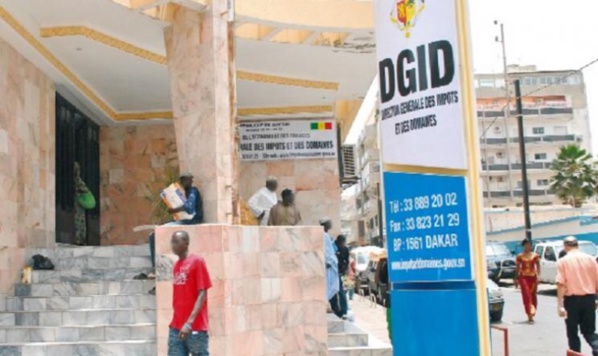 Devant le siège de la Direction générale des impôts et domaines (DGID) Devant le siège de la Direction générale des impôts et domaines (DGID)