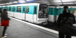 Une femme meurt, son manteau coincé dans une porte de wagon du métro parisien Une femme meurt, son manteau coincé dans une porte de wagon du métro parisien