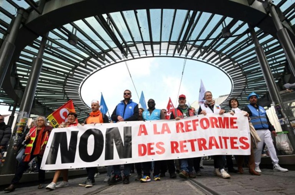 Un 1er mai "unitaire" et "combatif" contre la réforme des retraites, débordements dans plusieurs villes Un 1er mai "unitaire" et "combatif" contre la réforme des retraites, débordements dans plusieurs villes