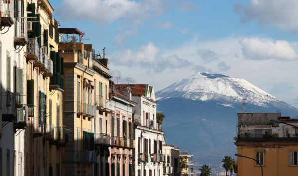Naples en alerte - Un supervolcan menace de se réveiller Naples en alerte - Un supervolcan menace de se réveiller