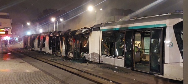 Le tramway incendié Le tramway incendié
