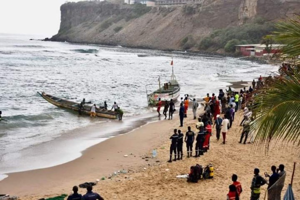 Sur la plage de Ouakam, policiers, sapeurs-pompiers et riverains ce matin du 24 juillet 2023 Sur la plage de Ouakam, policiers, sapeurs-pompiers et riverains ce matin du 24 juillet 2023