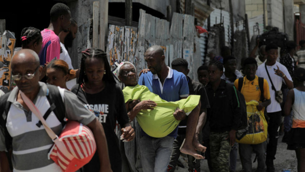 Port-au-Prince - Des milliers d’Haïtiens fuient un quartier attaqué par un gang Port-au-Prince - Des milliers d’Haïtiens fuient un quartier attaqué par un gang