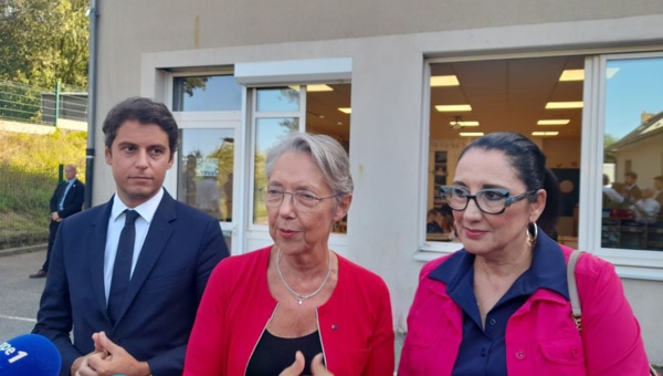 La gauche ironise sur l'avion pris par Borne et Attal pour se rendre à Rennes La gauche ironise sur l'avion pris par Borne et Attal pour se rendre à Rennes