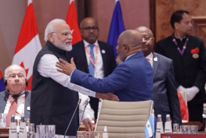 Le PM indien Narendra Modi avec Assoumani Azali, président en exercice de l'Union africaine Le PM indien Narendra Modi avec Assoumani Azali, président en exercice de l'Union africaine