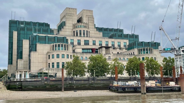 Le siège du MI6 á Londres Le siège du MI6 á Londres