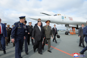 Kim Jong Un visite l’aérodrome Knevichi et la base de la flotte du Pacifique à Vladivostok (KCNA)