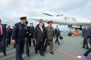 Kim Jong Un visite l’aérodrome Knevichi et la base de la flotte du Pacifique à Vladivostok (KCNA) Kim Jong Un visite l’aérodrome Knevichi et la base de la flotte du Pacifique à Vladivostok (KCNA)