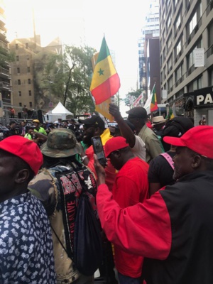 Des Sénégalais manifestent á New York contre le président Macky Sall Des Sénégalais manifestent á New York contre le président Macky Sall