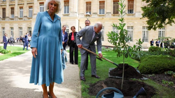 Charles III termine sa visite sur une dernière touche verte Charles III termine sa visite sur une dernière touche verte