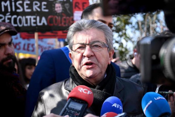 A Marseille, Mélenchon dénonce les violences policières, notamment lors des refus d'obtempérer A Marseille, Mélenchon dénonce les violences policières, notamment lors des refus d'obtempérer