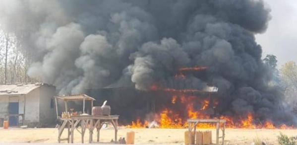 Au Bénin, des familles inconsolables au lendemain de l'incendie qui a fait 34 morts Au Bénin, des familles inconsolables au lendemain de l'incendie qui a fait 34 morts