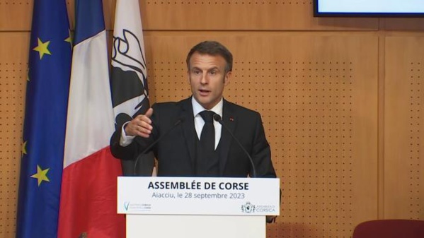 Emmanuel Macron propose une "autonomie à la Corse" et son "entrée dans la Constitution" Emmanuel Macron propose une "autonomie à la Corse" et son "entrée dans la Constitution"