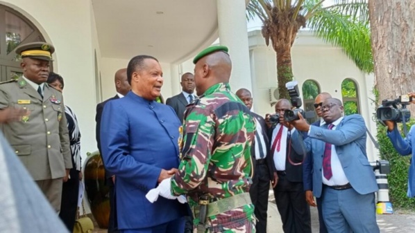 En visite chez le "patriarche" Sassou-Nguesso, le président de transition du Gabon plaide pour la levée des sanctions En visite chez le "patriarche" Sassou-Nguesso, le président de transition du Gabon plaide pour la levée des sanctions