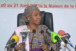 La journaliste Samira Sabou La journaliste Samira Sabou