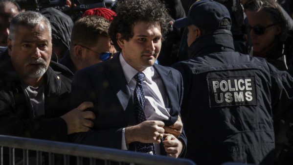 New York - L’ex-star des cryptomonnaies Sam Bankman-Fried jugé pour fraude