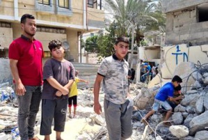 Des avions israéliens bombardent une école de l'ONU à Gaza avec des bombes fumigènes Des avions israéliens bombardent une école de l'ONU à Gaza avec des bombes fumigènes