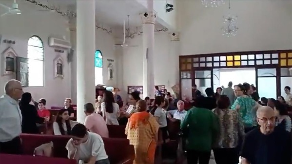 Les bombardements israéliens pendant la messe à l'église catholique de Gaza ont suscité la peur parmi les fidèles Les bombardements israéliens pendant la messe à l'église catholique de Gaza ont suscité la peur parmi les fidèles