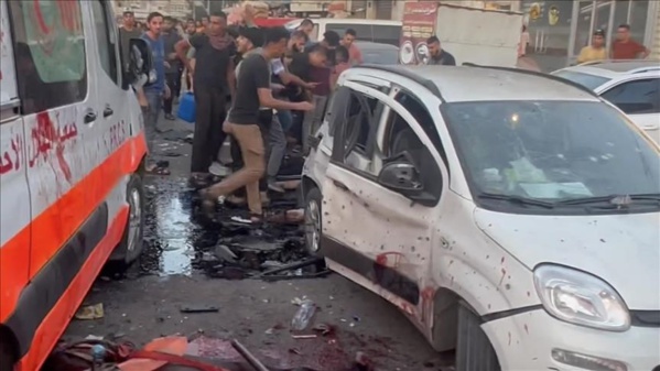 Gaza: un bombardement israélien contre des ambulances devant le complexe médical Al-Shifa fait plusieurs morts et blessés