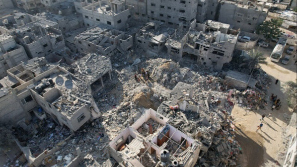 Gaza: Un mois de "carnage", Israël aspire à une "présence sécuritaire indéfinie"