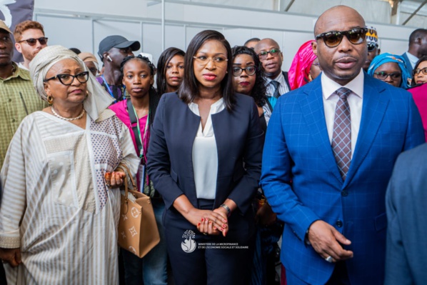 Le maire de Dakar Barthélémy Dias avec le ministre de la Microfinance et de l'Economie sociale et solidaire Victorine Ndeye, lors du Forum mondial de Dakar en mai 2023