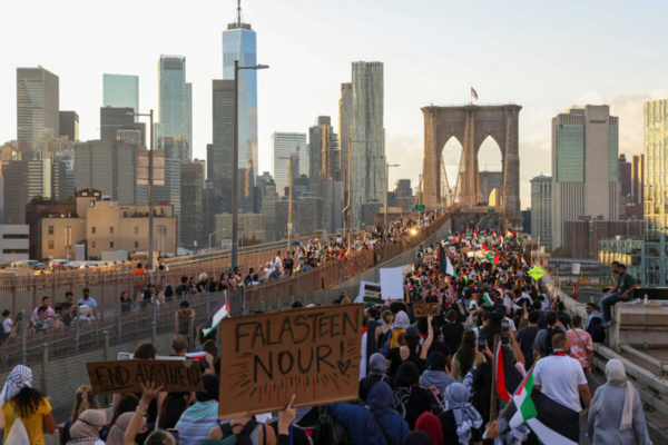 Plusieurs centaines de milliers de personnes marchent à Londres "pour la Palestine" Plusieurs centaines de milliers de personnes marchent à Londres "pour la Palestine"