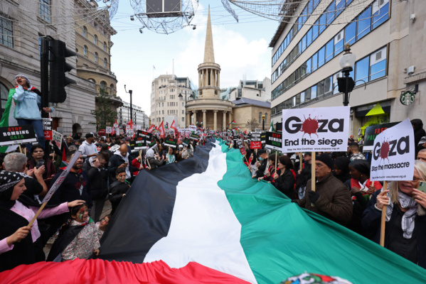Londres: 150 000 Britanniques manifestent en soutien à Gaza