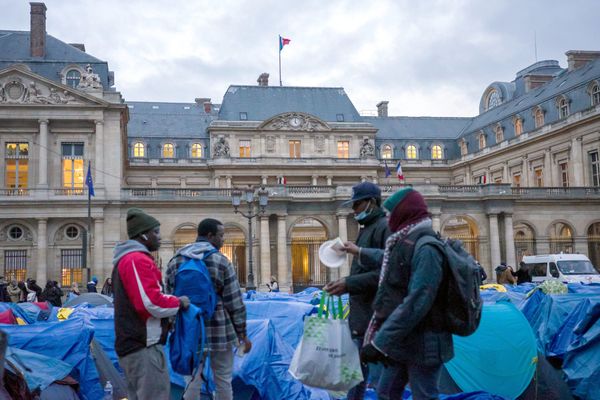 Des migrants ''sans-papiers'' à Paris