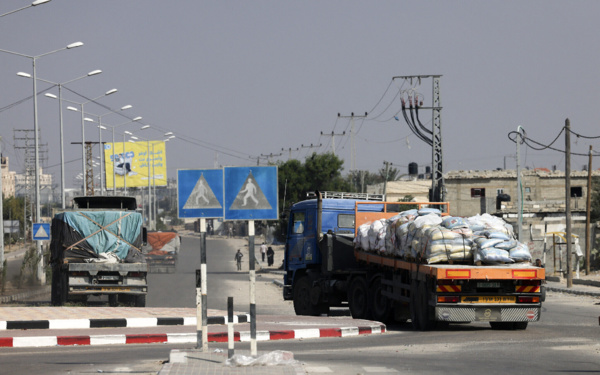Entrée de camions humanitaires dans Gaza à partir de l'Egypte