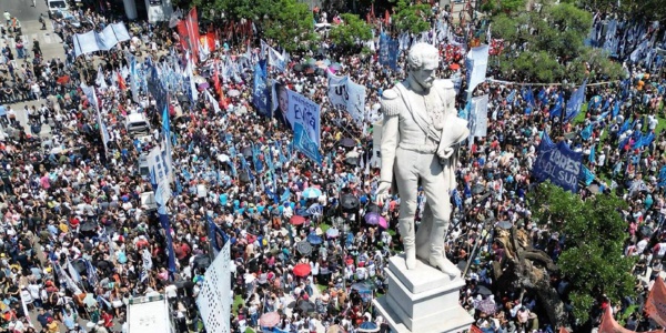 Argentine - Manifestation contre le « méga-décret » dérégulateur de Milei