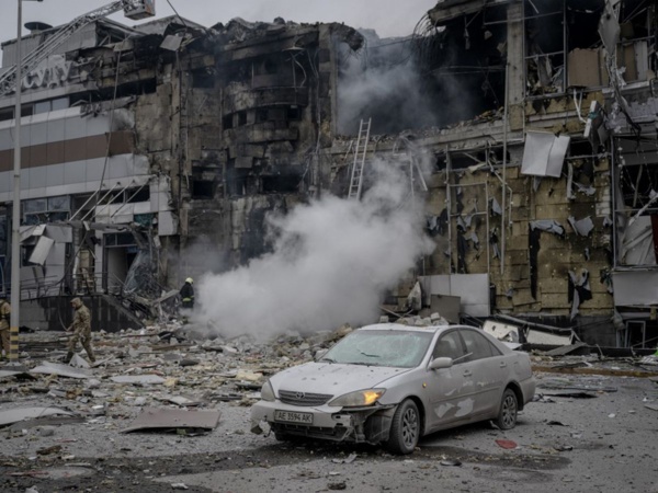 L’Ukraine compte ses victimes après la vague de frappes russes sur plusieurs villes L’Ukraine compte ses victimes après la vague de frappes russes sur plusieurs villes