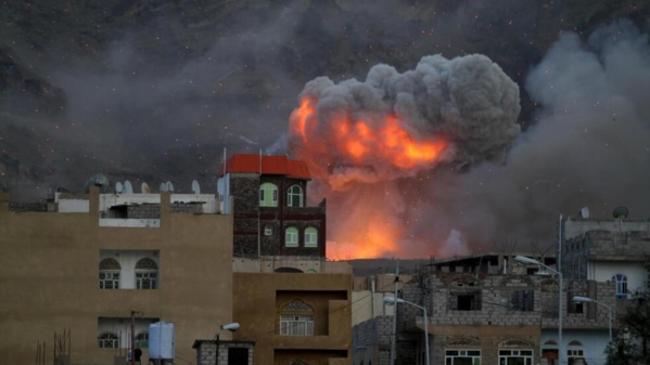 Yémen: incendies et explosions à la suite de raids américano-britanniques