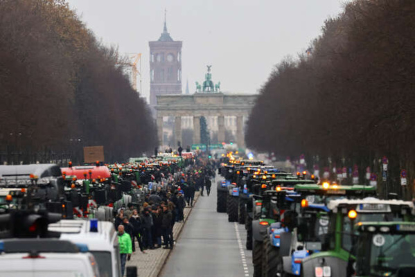Les agriculteurs achèvent à Berlin une semaine de mobilisation massive Les agriculteurs achèvent à Berlin une semaine de mobilisation massive