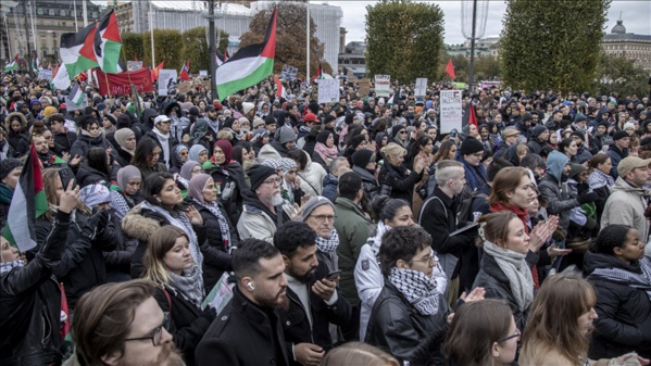 Suède: des milliers de personnes manifestent en soutien à la Palestine dans la capitale Stockholm Suède: des milliers de personnes manifestent en soutien à la Palestine dans la capitale Stockholm