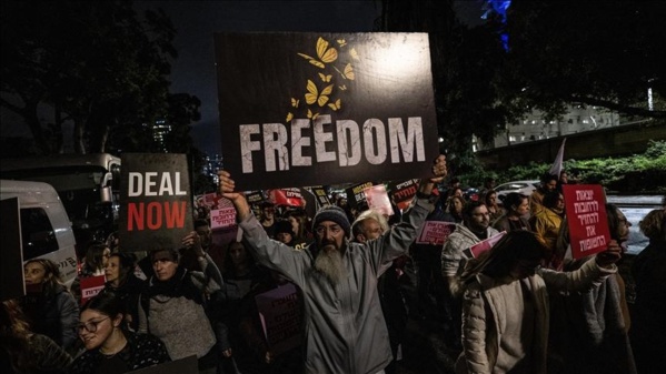 Israël: des milliers d'Israéliens exigent la démission du gouvernement et la libération des otages Israël: des milliers d'Israéliens exigent la démission du gouvernement et la libération des otages