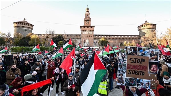 Italie: des milliers de manifestants défilent à Rome et Milan pour soutenir les droits des Palestiniens Italie: des milliers de manifestants défilent à Rome et Milan pour soutenir les droits des Palestiniens