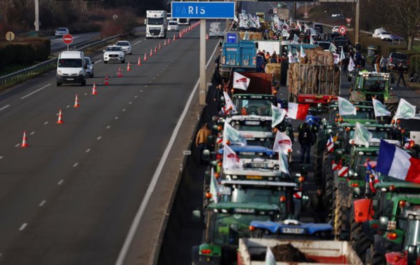 Réouverture des autoroutes, des agriculteurs encore mobilisés