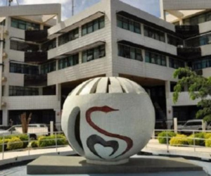 Le siège du ministère de la Santé et de l'Action sociale, á Fann Résidence, Dakar. Le siège du ministère de la Santé et de l'Action sociale, á Fann Résidence, Dakar.