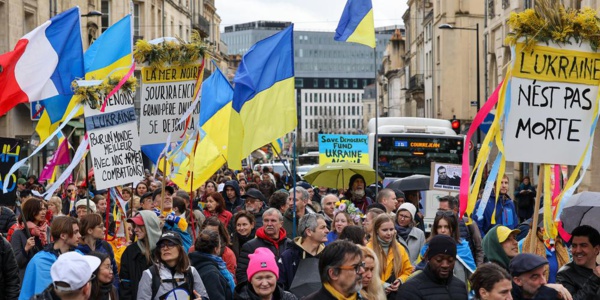 Deux ans de guerre en Ukraine - Des manifestations en soutien à l’Ukraine à travers l’Europe Deux ans de guerre en Ukraine - Des manifestations en soutien à l’Ukraine à travers l’Europe