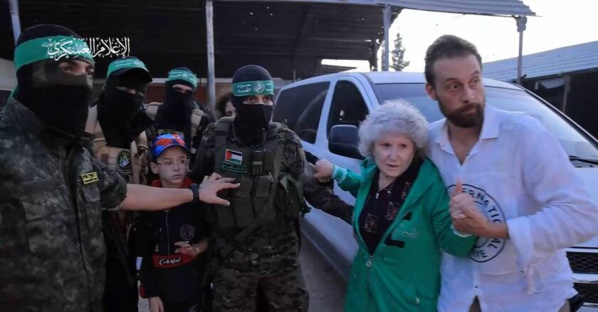 Des prisonniers israéliens du Hamas libérés l'année dernière à Gaza. Des prisonniers israéliens du Hamas libérés l'année dernière à Gaza.