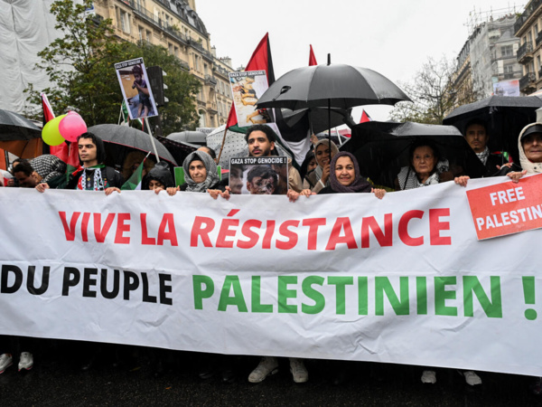 Des centaines de personnes rassemblées à Paris pour dire "stop au massacre" des Palestiniens