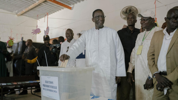 Présidentielle du 24-Mars : Amadou Ba abdique, félicite Bassirou Diomaye Faye pour sa victoire « dès le 1er tour » Présidentielle du 24-Mars : Amadou Ba abdique, félicite Bassirou Diomaye Faye pour sa victoire « dès le 1er tour »