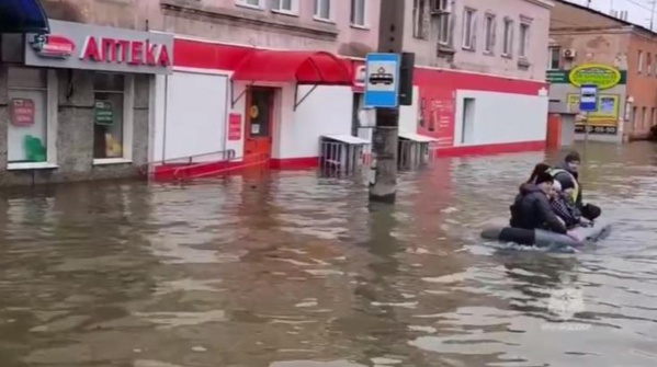 Russie: poursuite d'inondations massives, 10.000 bâtiments touchés